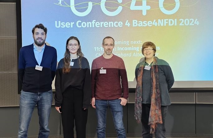 Jochen Ortmeyer, Agnes Kleinhans, Jan-Michael Haugwitz, und Petra Steiner bei der User Conference 4 Base4NFDI 2024 in Berlin.